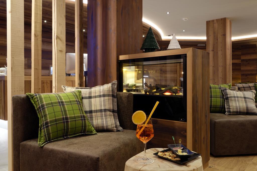 Hotel Sporting Ravelli Mezzana  Extérieur photo